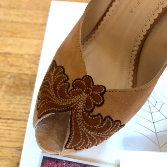 CHARLOTTE OLYMPIA HARDY DAPHNIE SUEDE HEELS - Picture 7 of 7